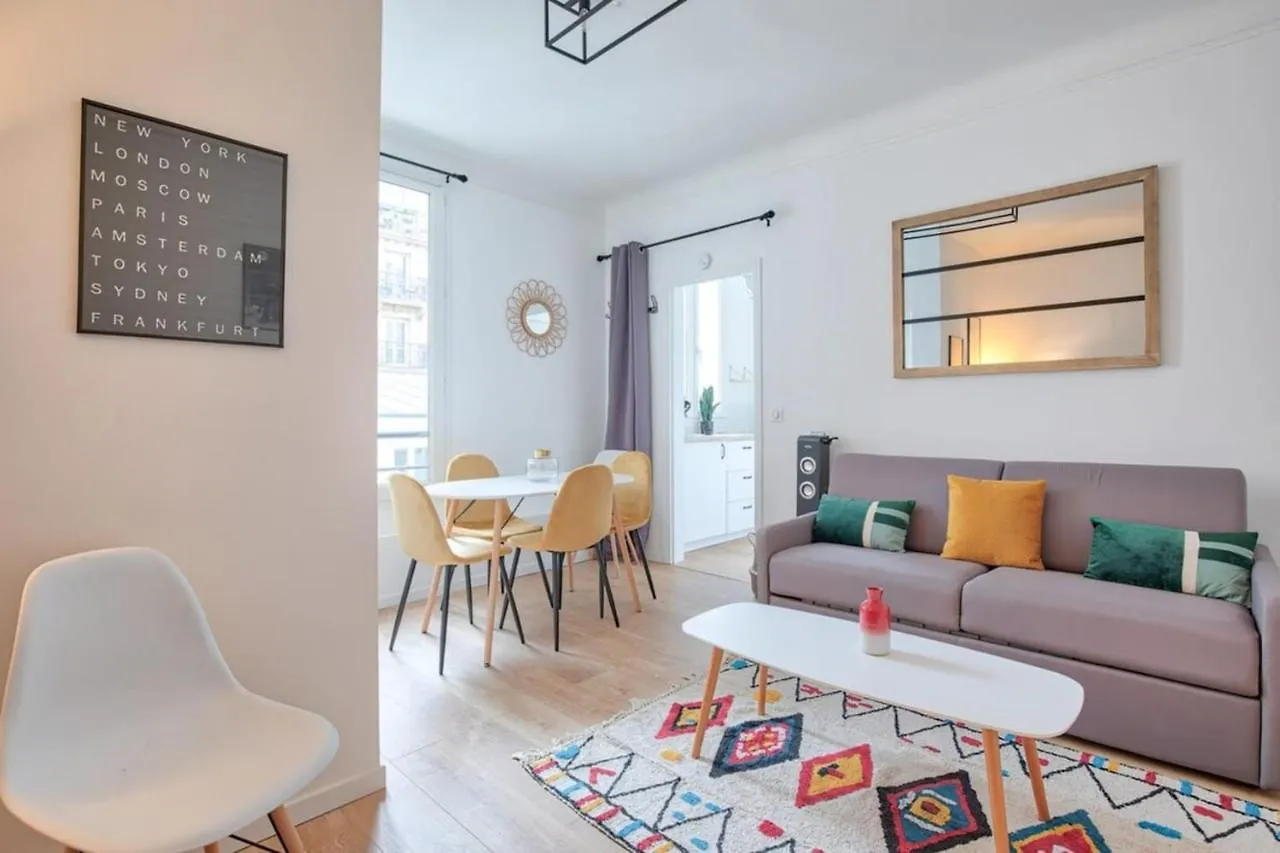 CV2 Charming apartment at République - 6P París